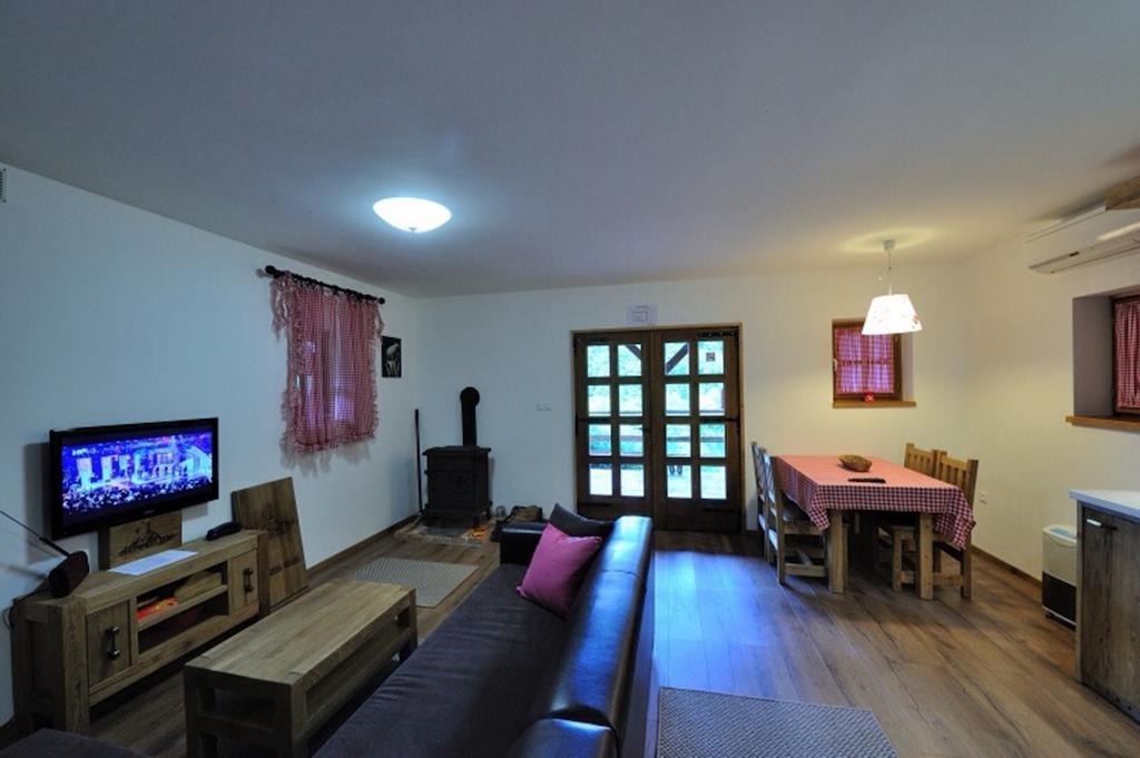 Apartment Drvena kuca Gornji Zvečaj Kamer foto